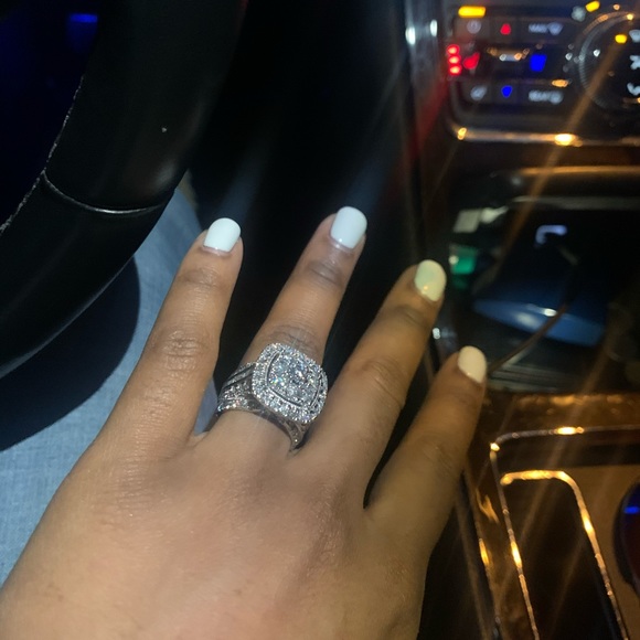 4ct Engagement Ring, Great condition, some scratches. - Picture 4 of 5